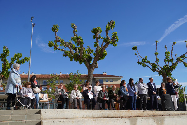 Els centres educatius abrerencs celebren un any més la Diada de Sant Jordi amb Jocs Florals, activitats i la participació de les associacions de famílies d'alumnes. Escola Fracesc Platón i Sartí