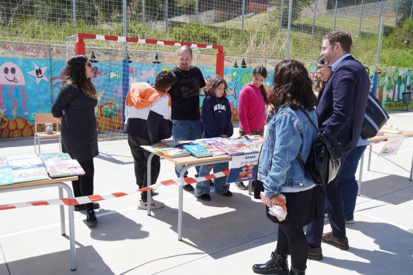 Els centres educatius abrerencs celebren un any més la Diada de Sant Jordi amb Jocs Florals, activitats i la participació de les associacions de famílies d'alumnes. Escola Josefina Ibáñez