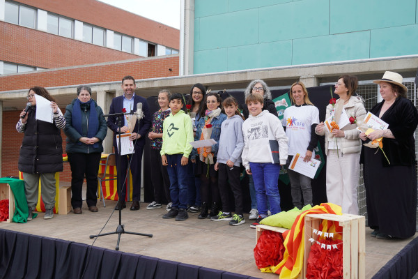 Els centres educatius abrerencs celebren un any més la Diada de Sant Jordi amb Jocs Florals, activitats i la participació de les associacions de famílies d'alumnes. Escola Ernest Lluch
